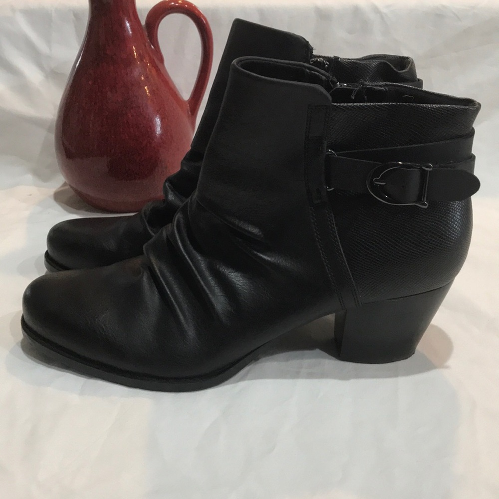 Baretraps black size 10M booties EUC